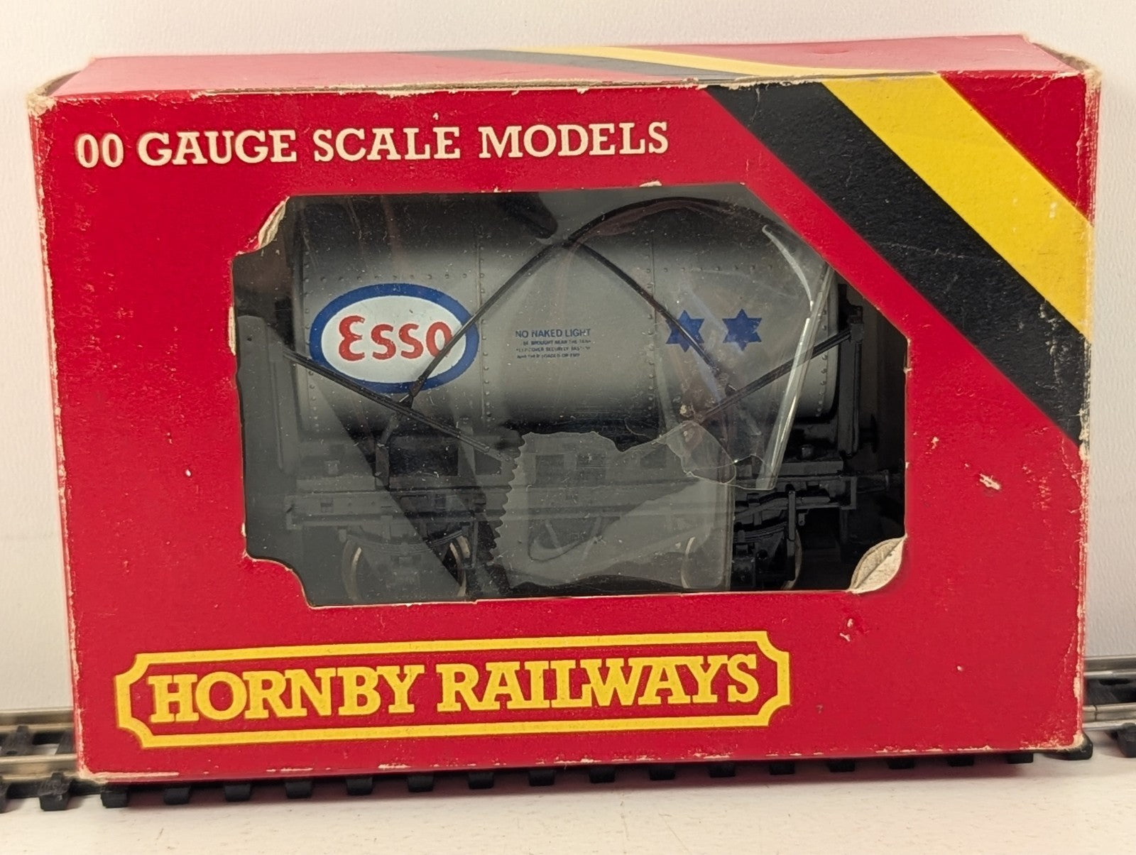 Hornby Railways R008 OO Gauge Esso Tank Wagon