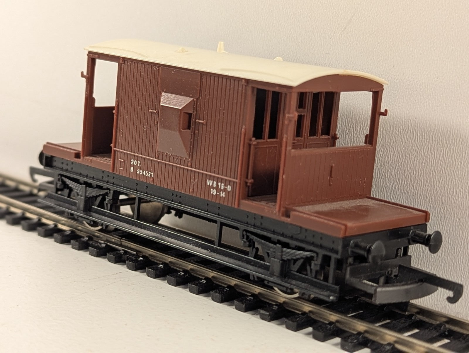 Lima L305620 British Rail 20 Ton Brake Van