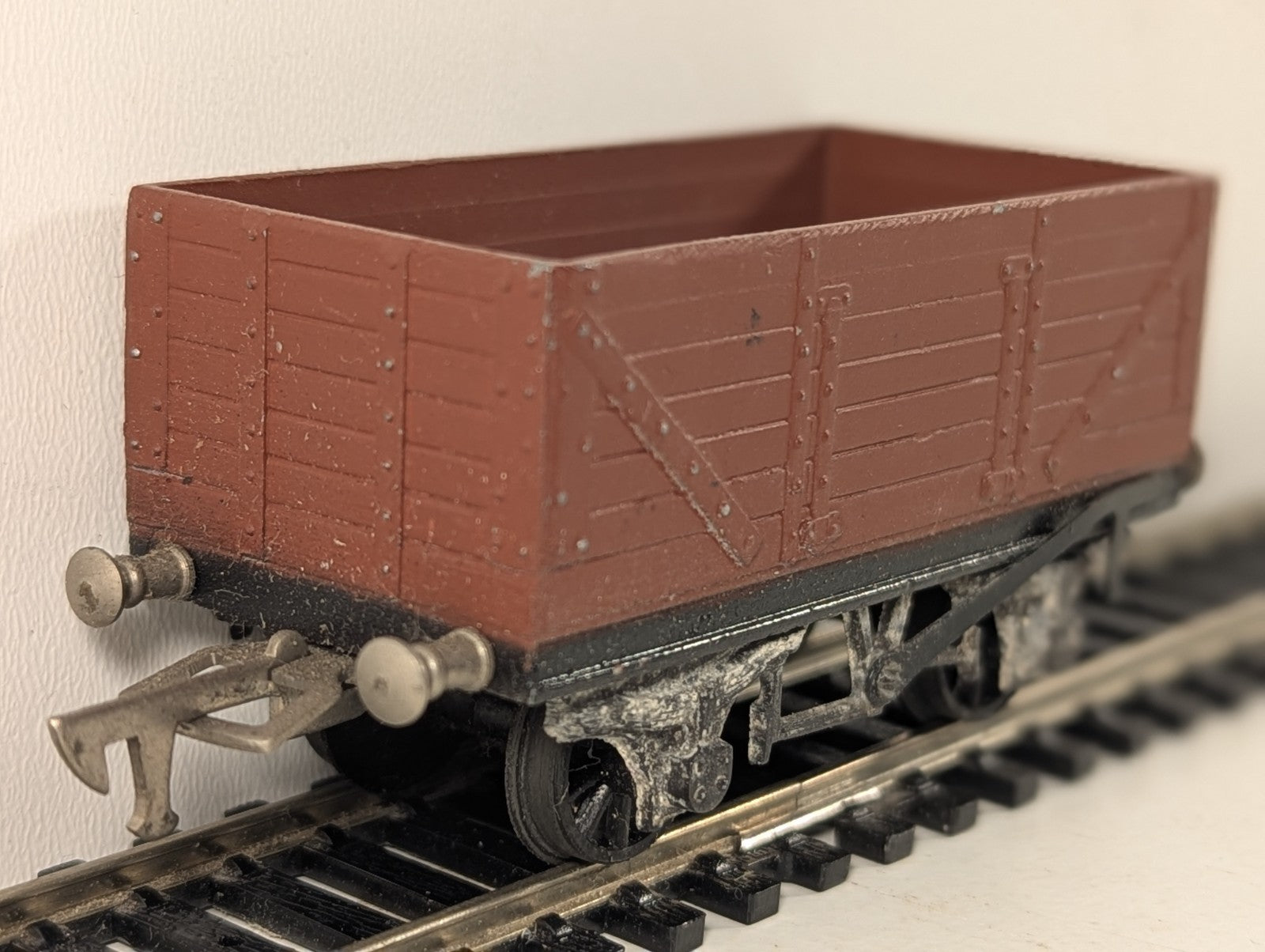 Graham Farish 5 Plank Wagon Red Oxide