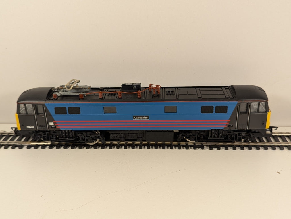 Hornby R2242 Virgin Bo-Bo Electric Locomotive Class 86 No. 86245 “Caledonian”