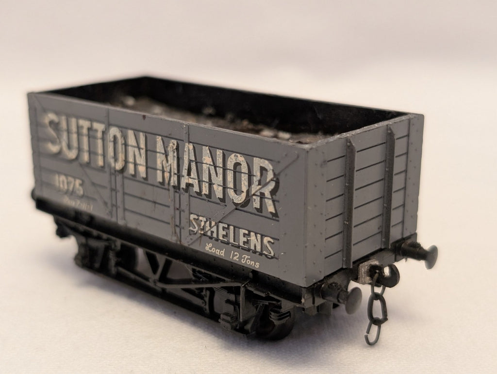 Trix OO Gauge 7-Plank Open Wagon Goods Wagon 1075 Sutton Manor