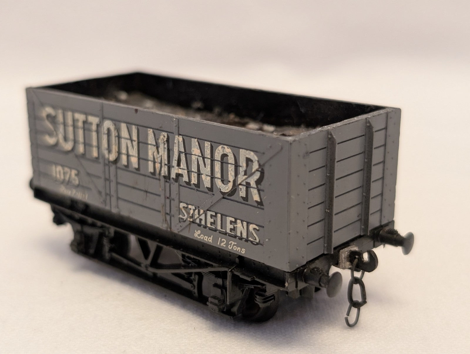 Trix OO Gauge 7-Plank Open Wagon Goods Wagon 1075 Sutton Manor