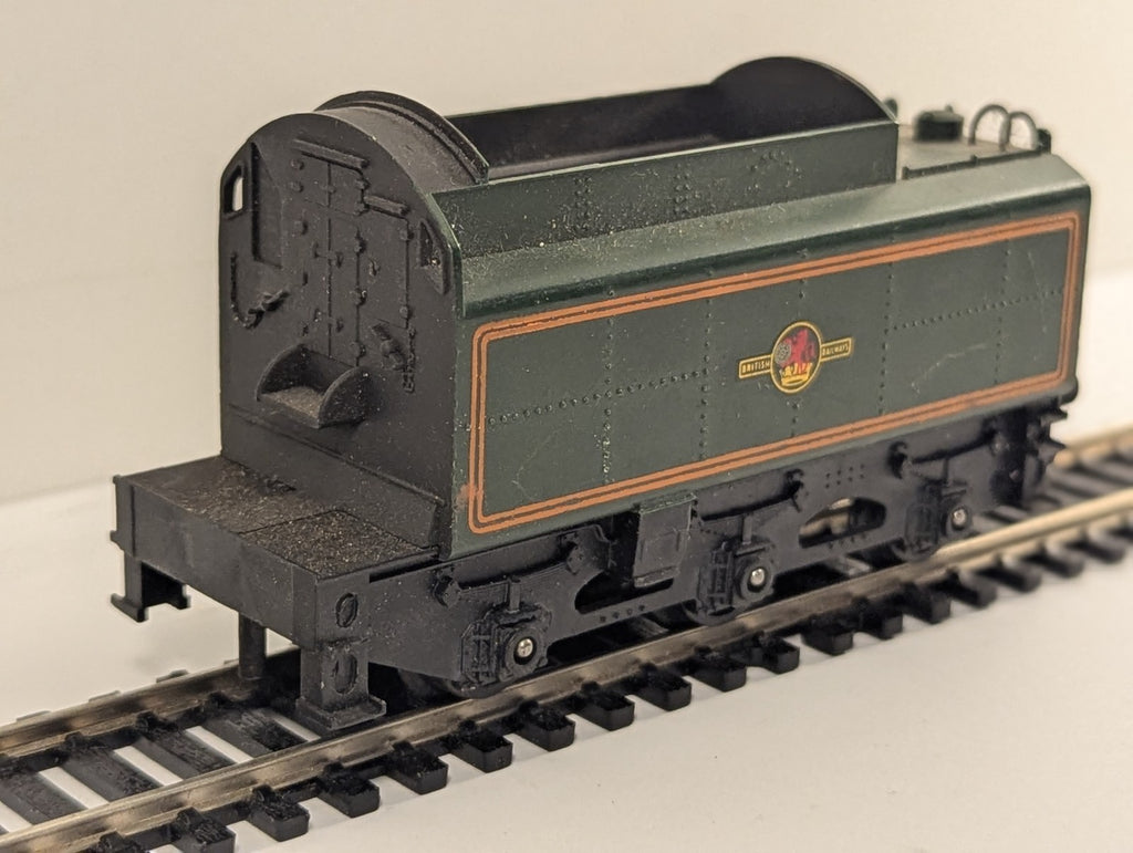 Tri-ang OO Gauge BR Green 6-Wheel Tender for a Britannia Class