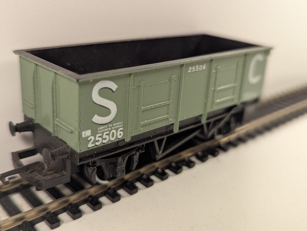 Hornby R730 OO Gauge S.C. 25506 Mineral Wagon – Olive-Grey