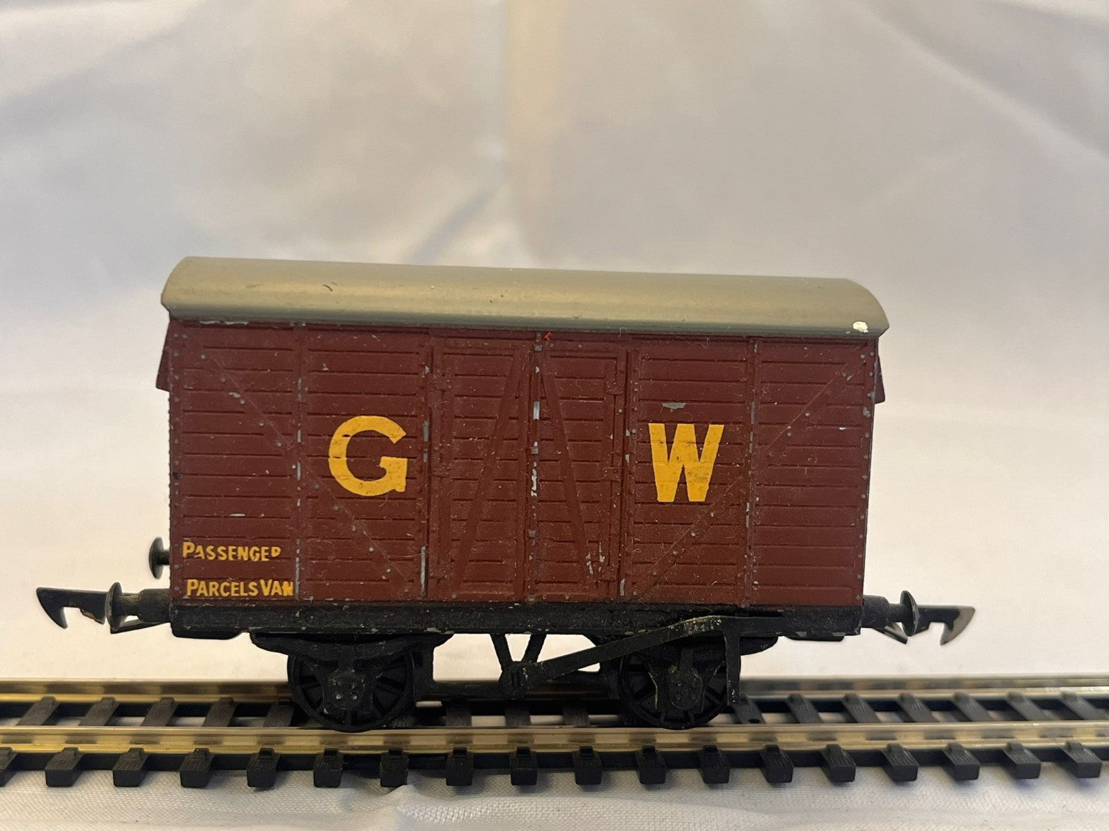 Graham Farrish Vent Van Red/Brown Finish