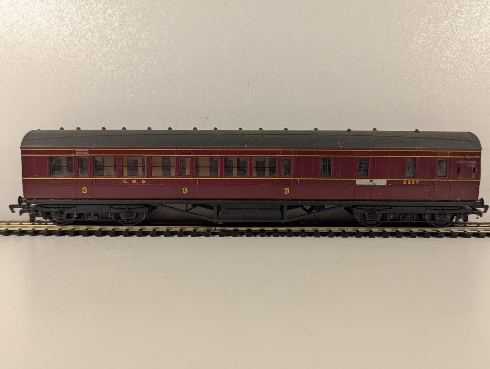 Mainline OO Gauge LMS 57ft Corridor Brake Third Passenger Coach 532