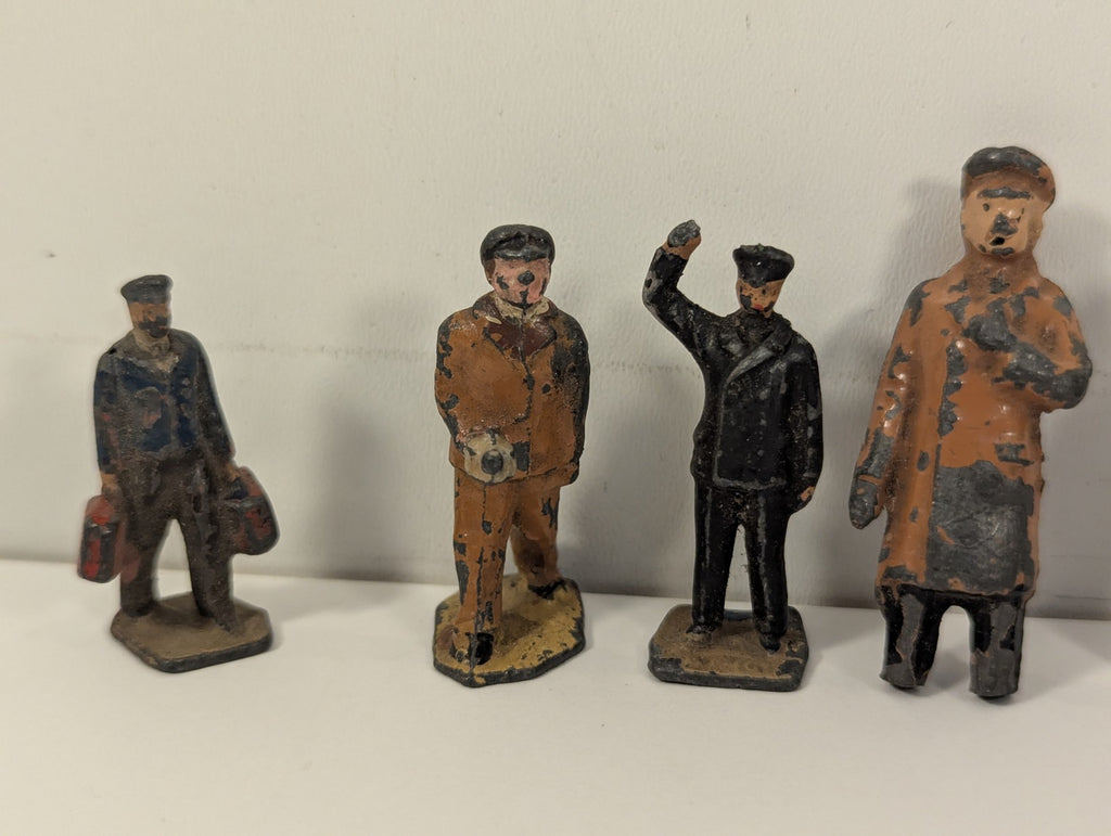 Hornby Series O Gauge Assorted Station Staff and Passengers