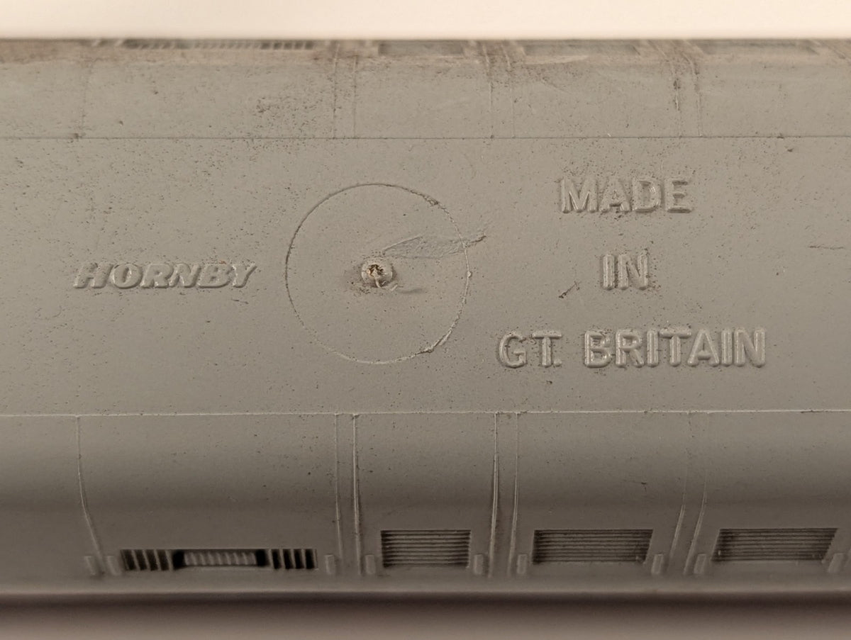 Hornby Advanced Passenger Train (APT) Mid Coach – Missing Wheelset – Needs Clean