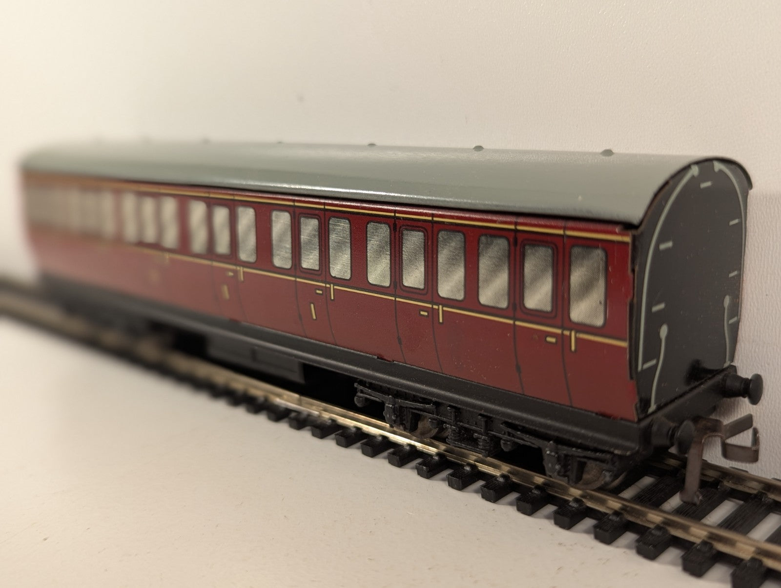 Hornby Dublo OO Gauge BR Mk1 Suburban Brake Coach - Maroon Tinplate