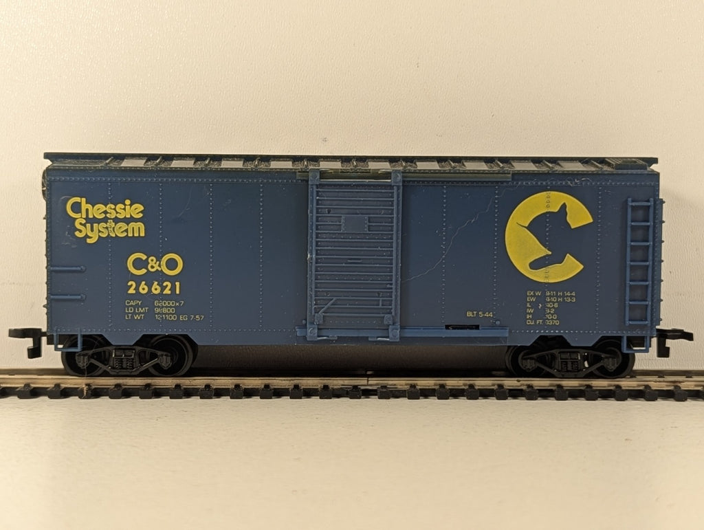 Life-Like HO Scale 40ft Sliding Door Boxcar 26621 Chessie System