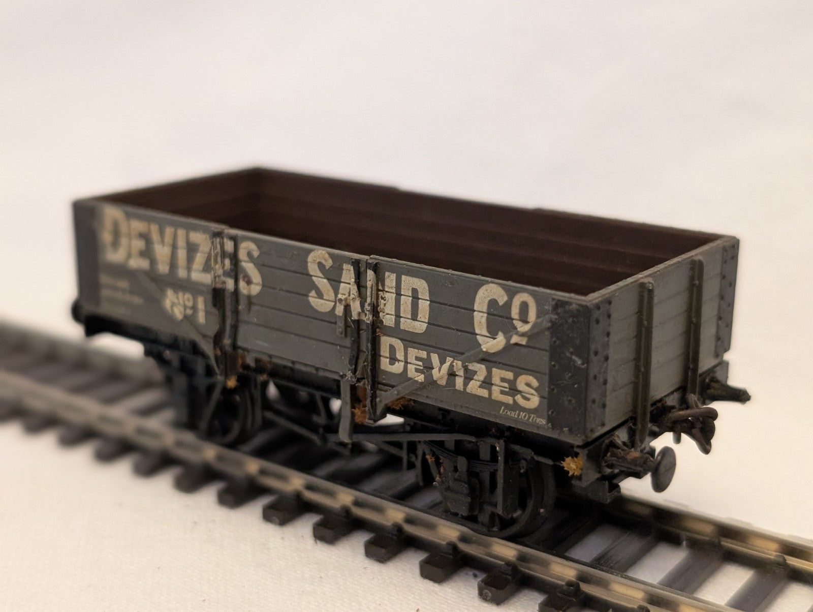 Airfix OO Gauge Devizes Sand Co 7-Plank Open Wagon 1 Devizes Sand Co
