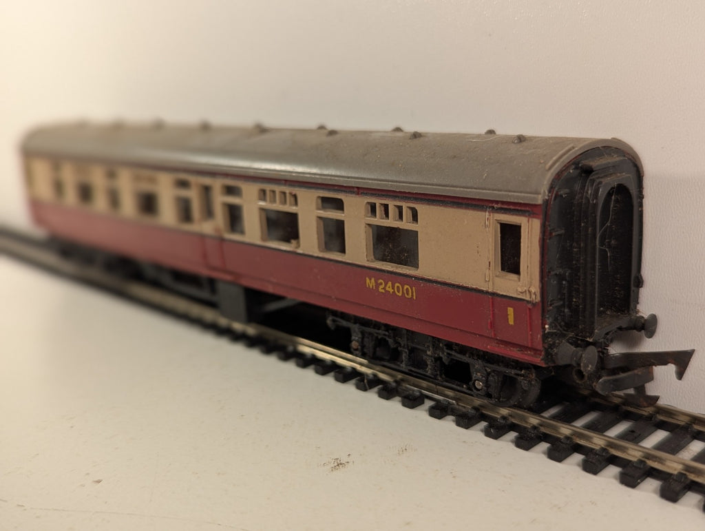 Tri-ang OO Gauge BR Crimson and Cream Composite Coach Passenger Coach