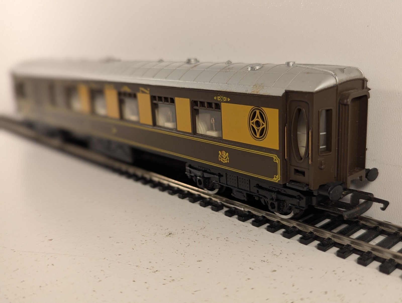 Hornby OO Gauge Pullman Brake Coach Passenger Coach Pullman Umber & Cream