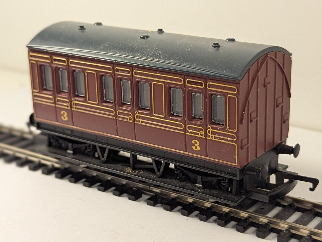 Hornby R468 OO Gauge LMS 4 Wheel Third Class Coach Maroon