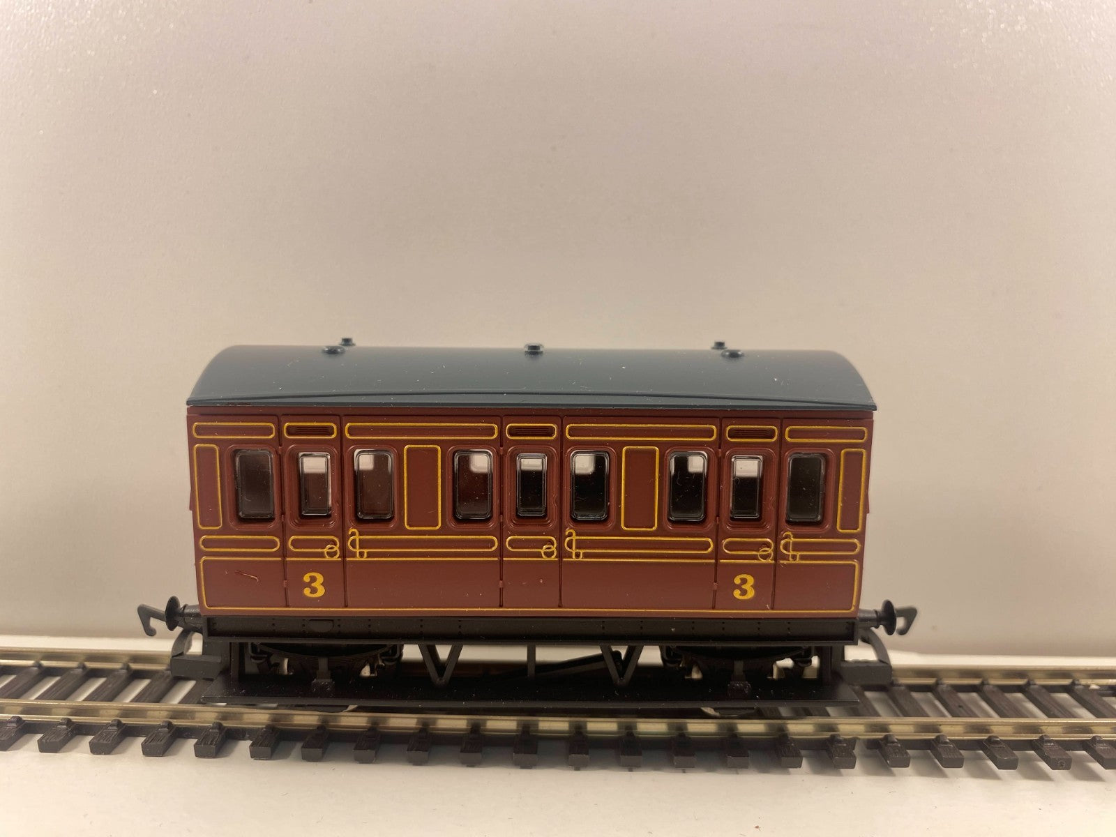 Hornby R468 LMS 4-Wheel 3rd Class Short Coach – OO Gauge