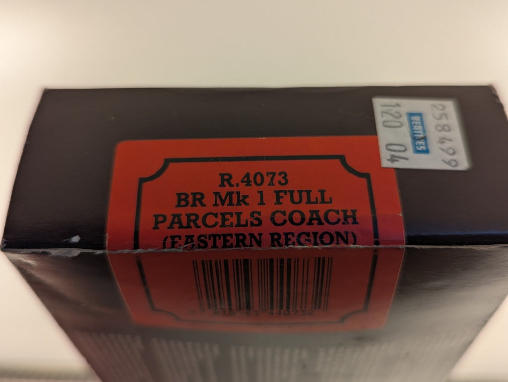 Hornby R4073 BR Mk1 BG Corridor Brake Coach E80535 Maroon & Cream - Boxed