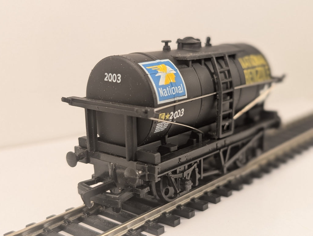 Mainline 37-146 OO Gauge National Benzole Tank Wagon 2134 Black