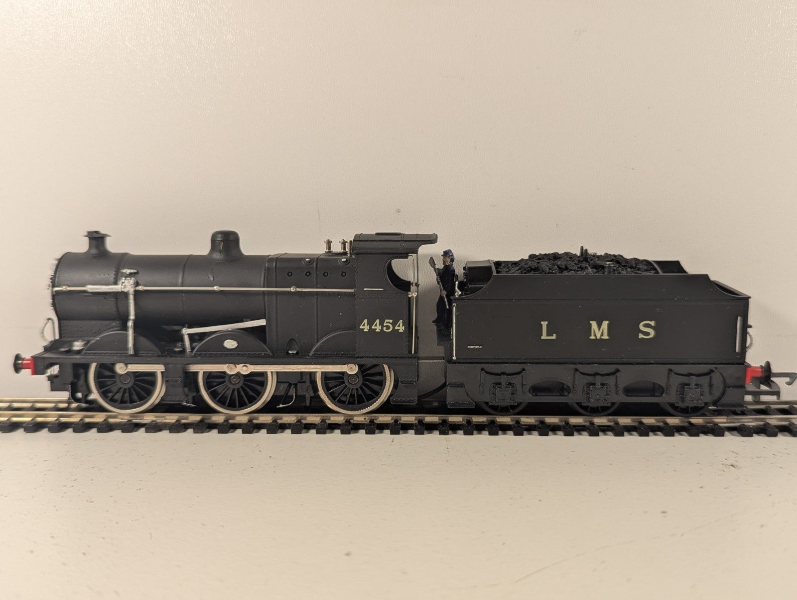 Airfix GMR OO Scale Class 4F Fowler 0-6-0 Steam Locomotive 4454 LMS Black