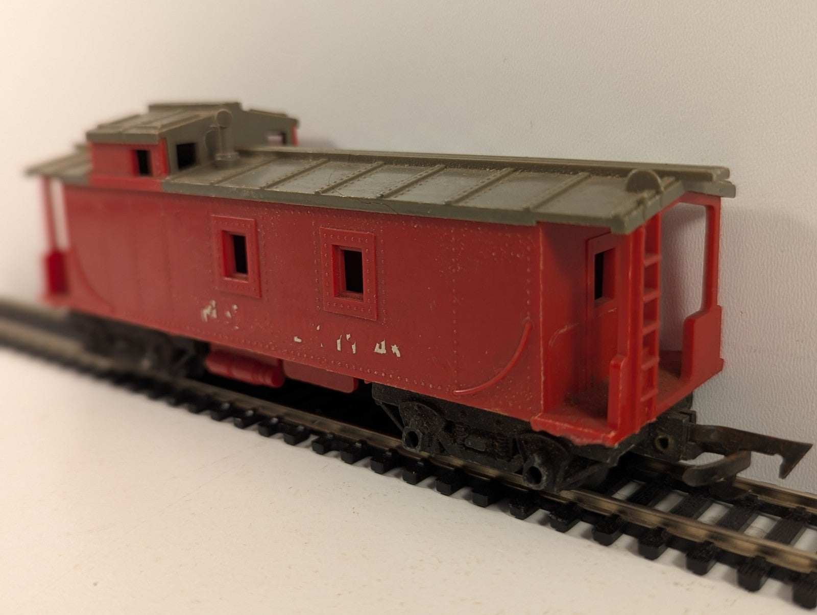 Tri-ang R115 OO Gauge Red Caboose