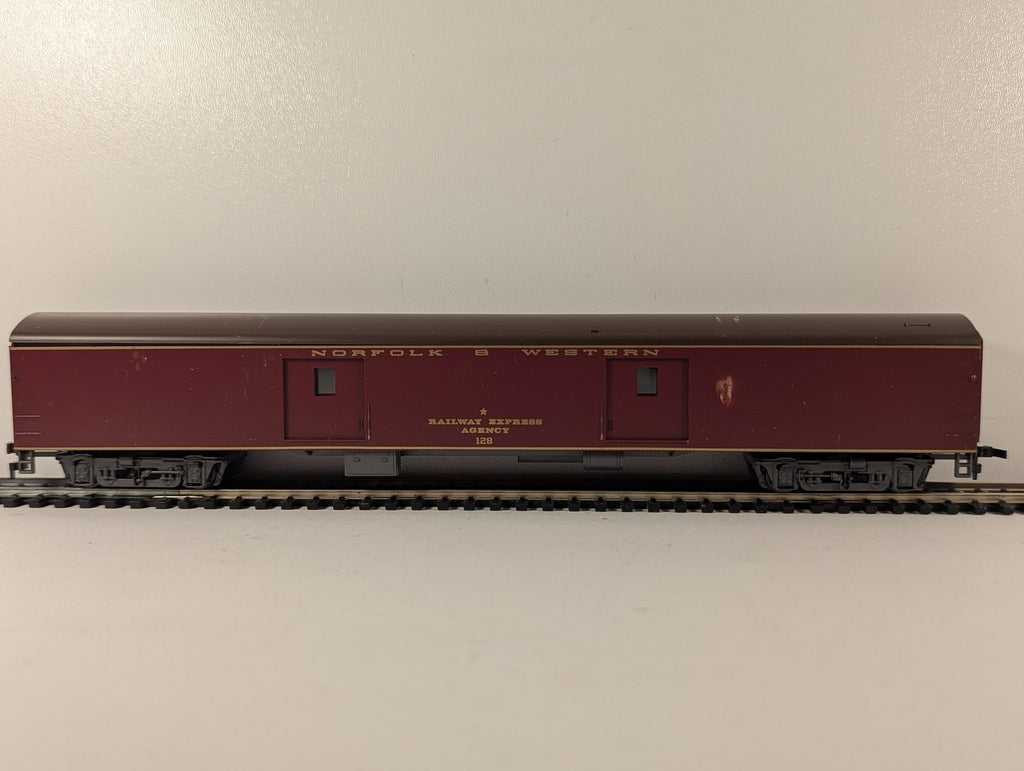 Bachmann HO Scale Norfolk & Western Baggage Car 128 43-1084 J4