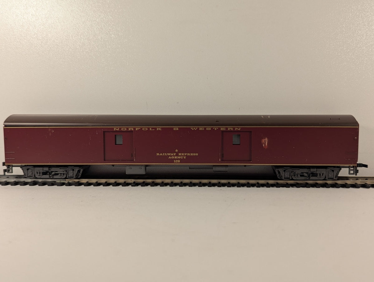 Bachmann HO Scale Norfolk & Western Baggage Car 128 43-1084 J4