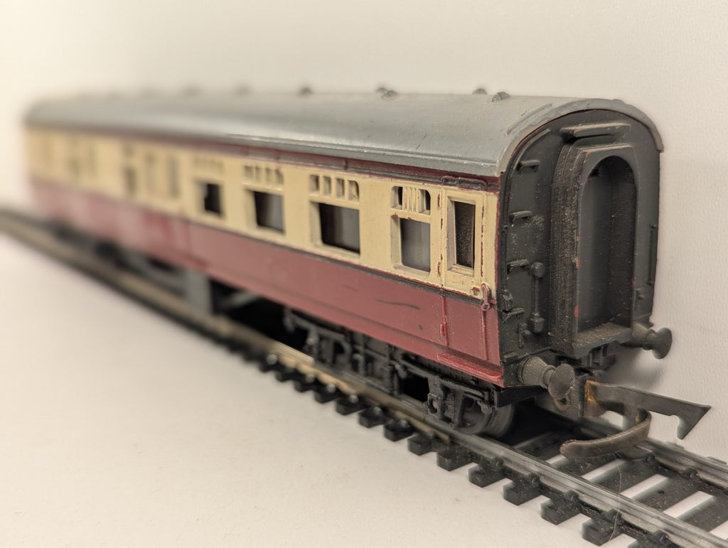Tri-ang OO Gauge Red and Cream Coach M.34000