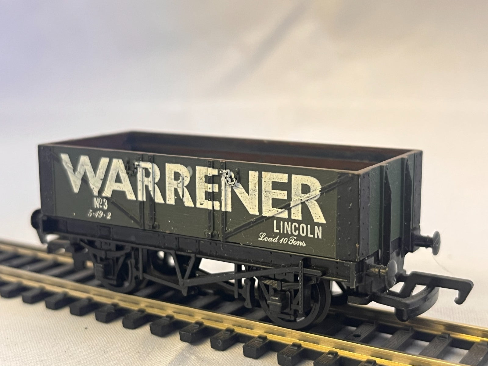 Mainline OO Gauge Warrener Lincoln 5 Plank Open Wagon Green