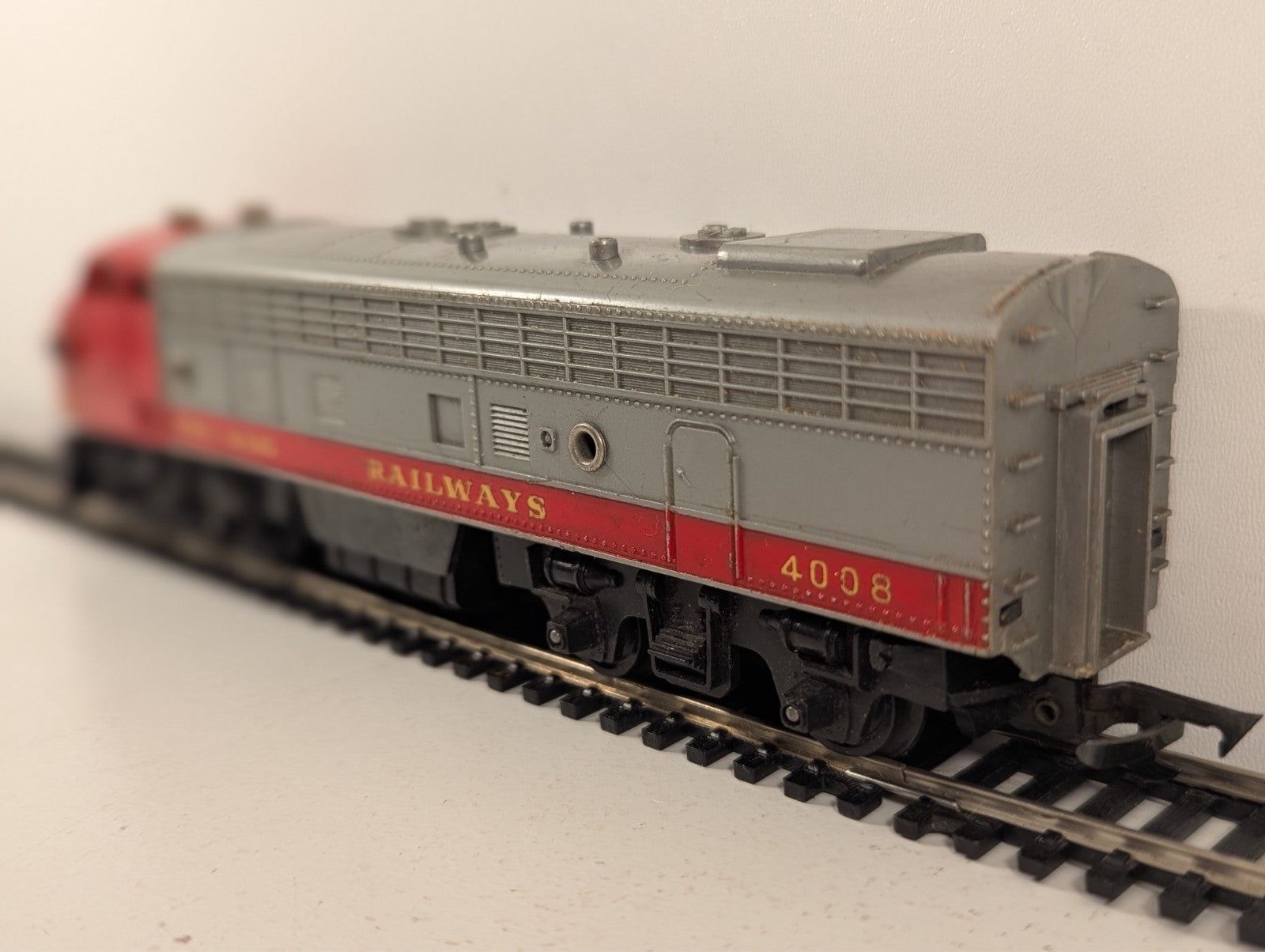 Tri-ang HO Gauge R57 Transcontinental B-B Diesel Dummy Locomotive