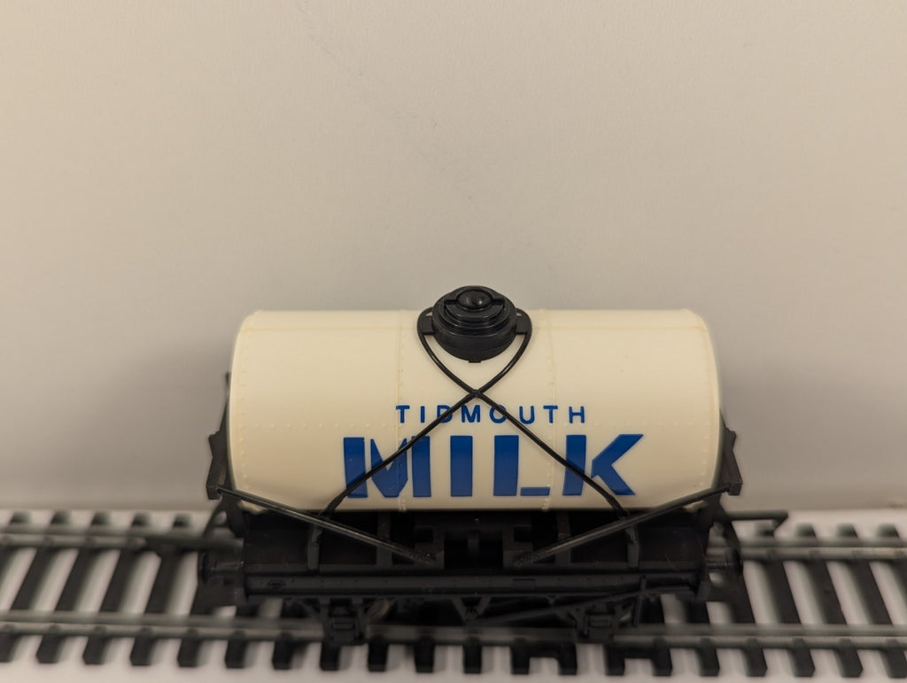 Hornby R105 OO Tidmouth Milk Tank Wagon