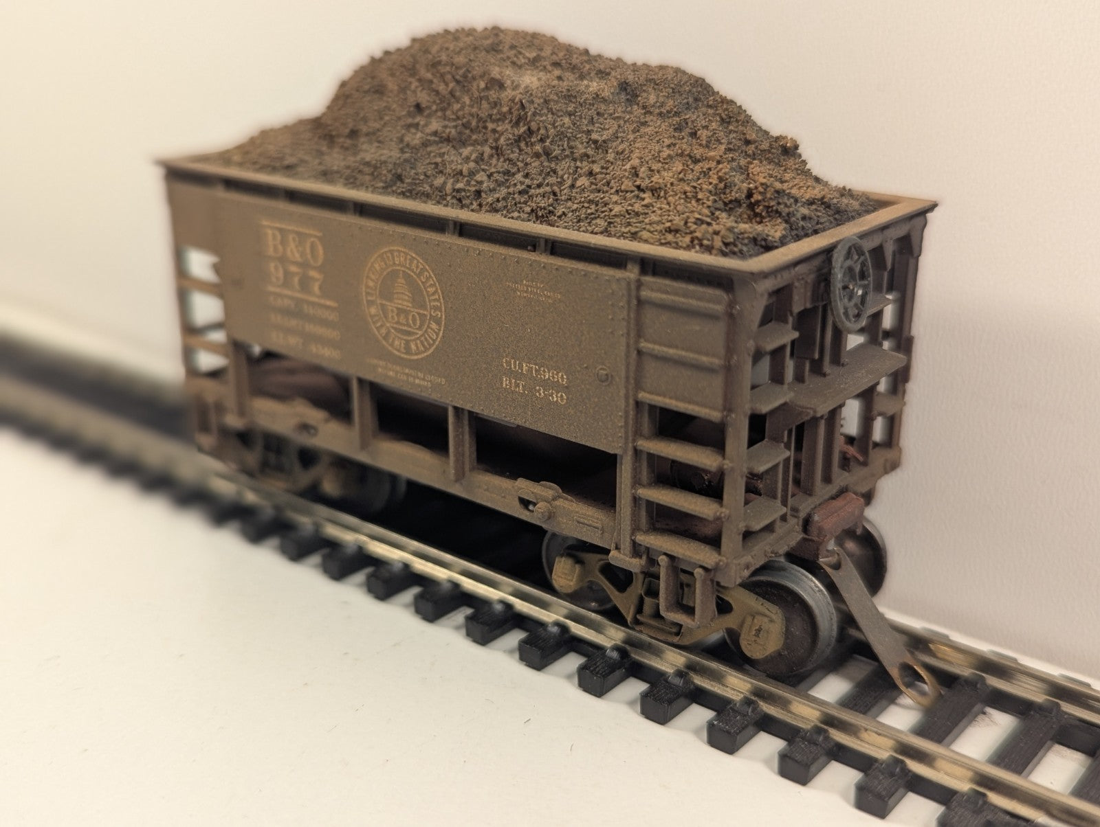 Roundhouse HO B&O Ore Hopper With Load