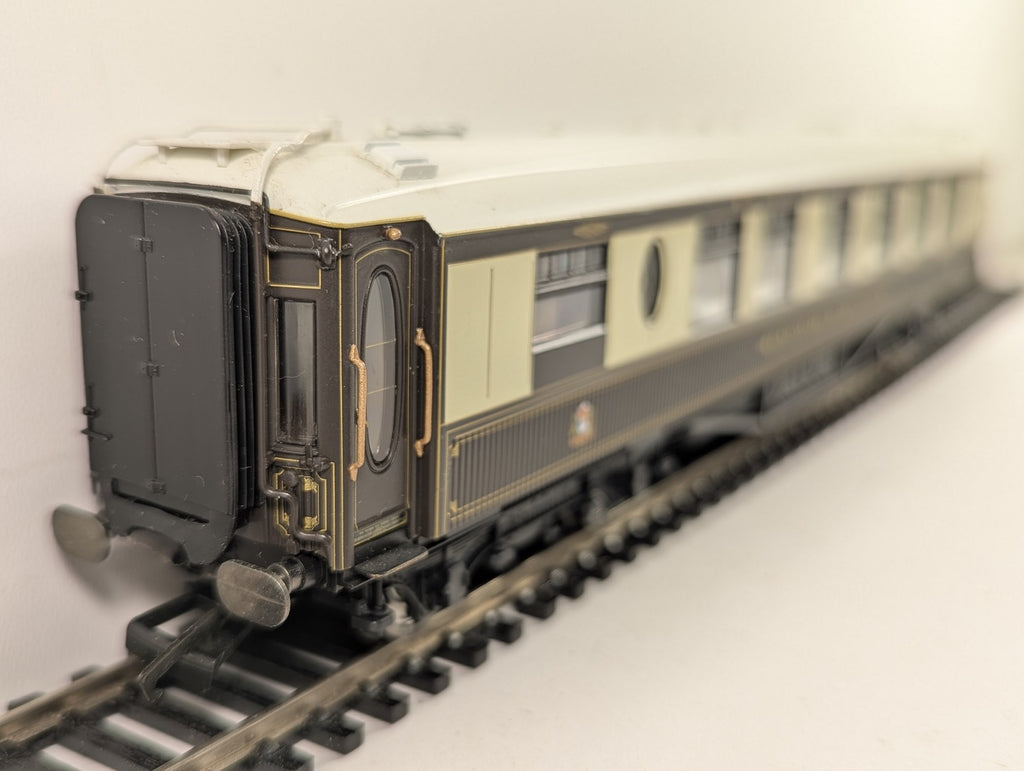 Hornby OO Gauge Pullman 3rd Class Parlour Car 'Car No. 171' Passenger Coach with