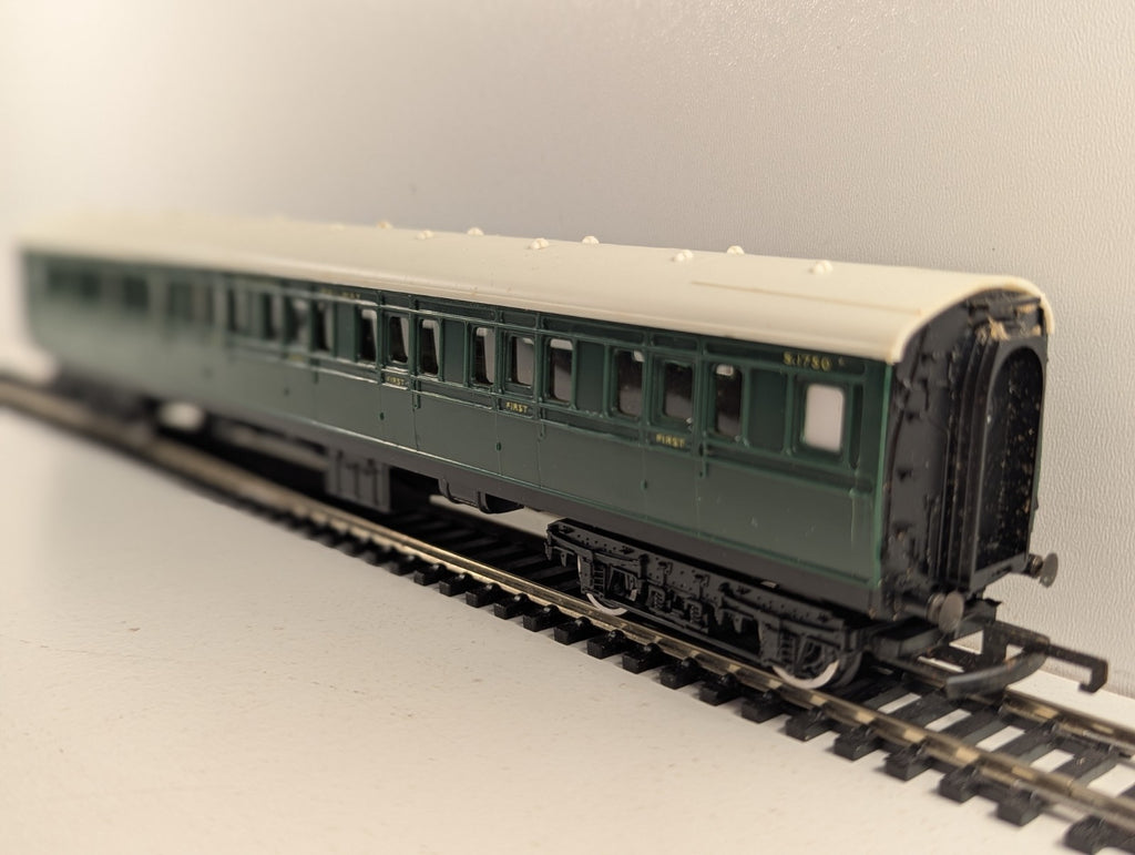 Tri-ang Hornby OO Gauge Southern Railway First/Third Composite Coach