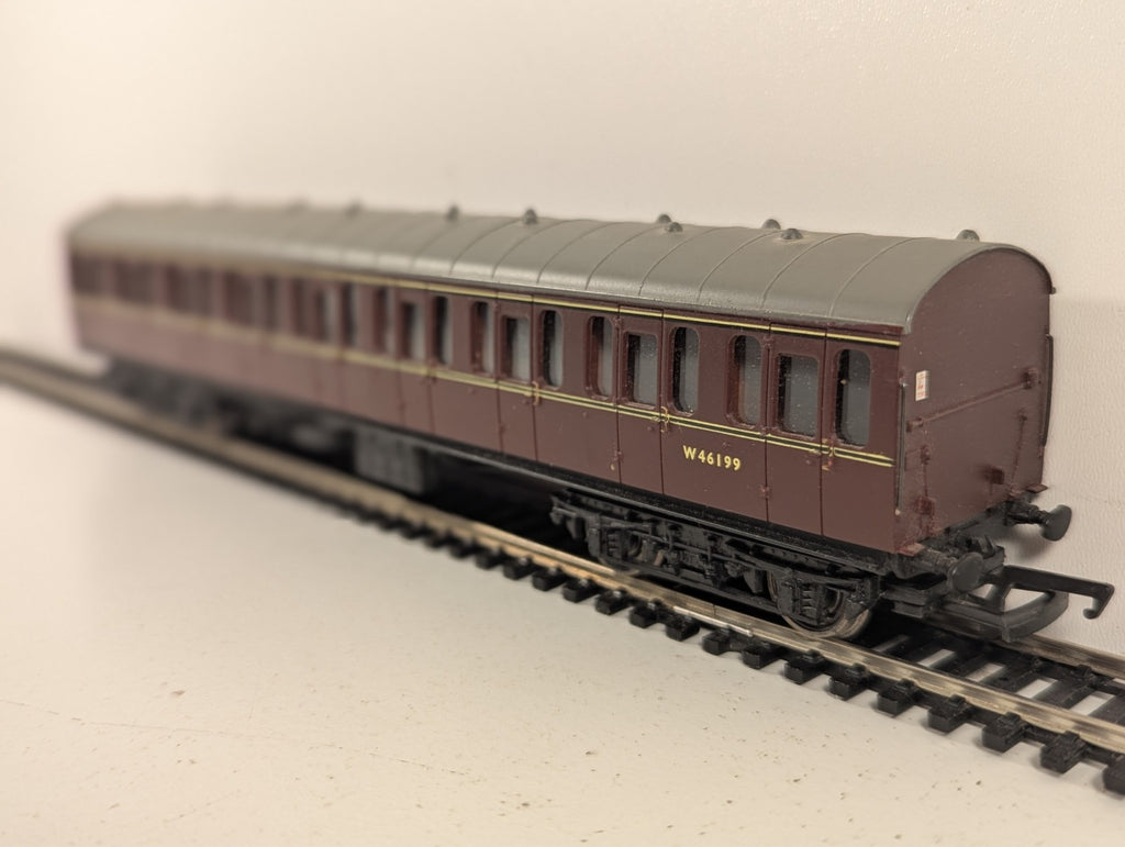 Bachmann Branchline OO Gauge BR Mk1 57ft Suburban Coach