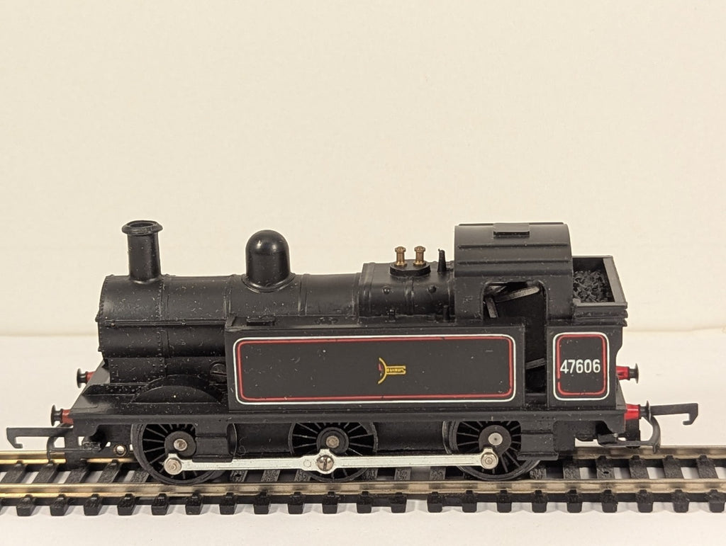 Tri-ang Hornby R52 OO Gauge Class 3F Jinty 0-6-0T – Damaged Crest and box