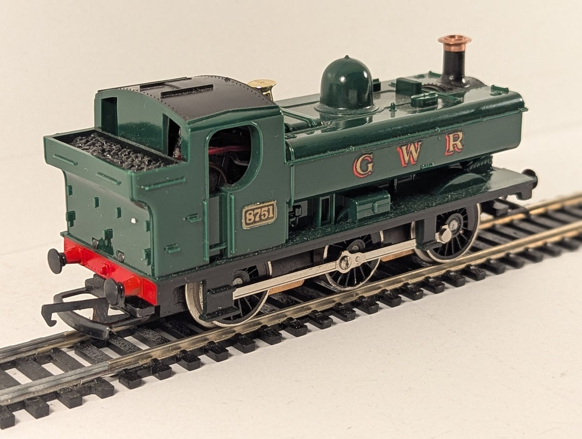 Hornby OO Gauge GWR 57xx Class Pannier Tank Locomotive 8751 GWR Green R.041