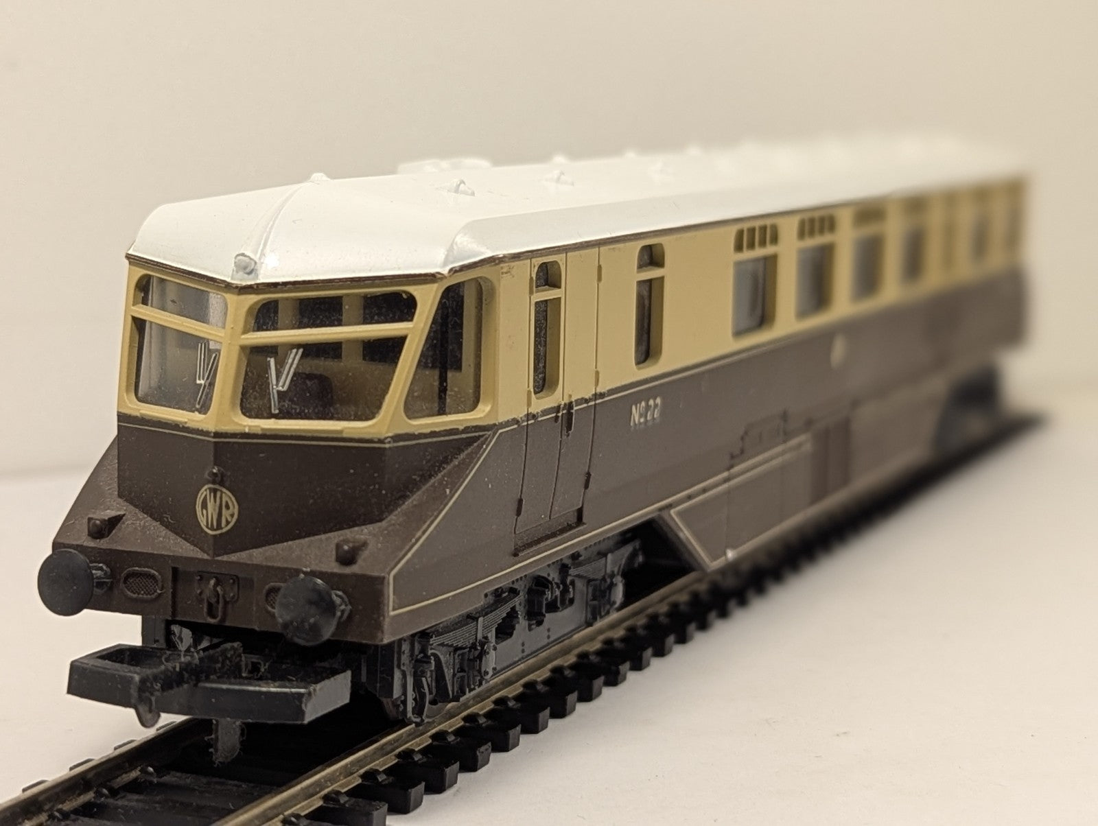 Lima OO Gauge GWR Railcar Diesel Railcar No 22 GWR Chocolate and Cream