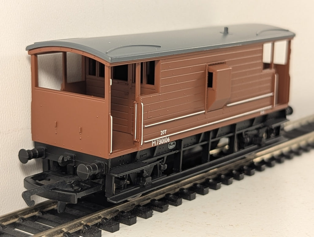 Hornby OO Gauge BR (ex LMS) 20 Ton Brake Van M730106 BR Bauxite R6145A