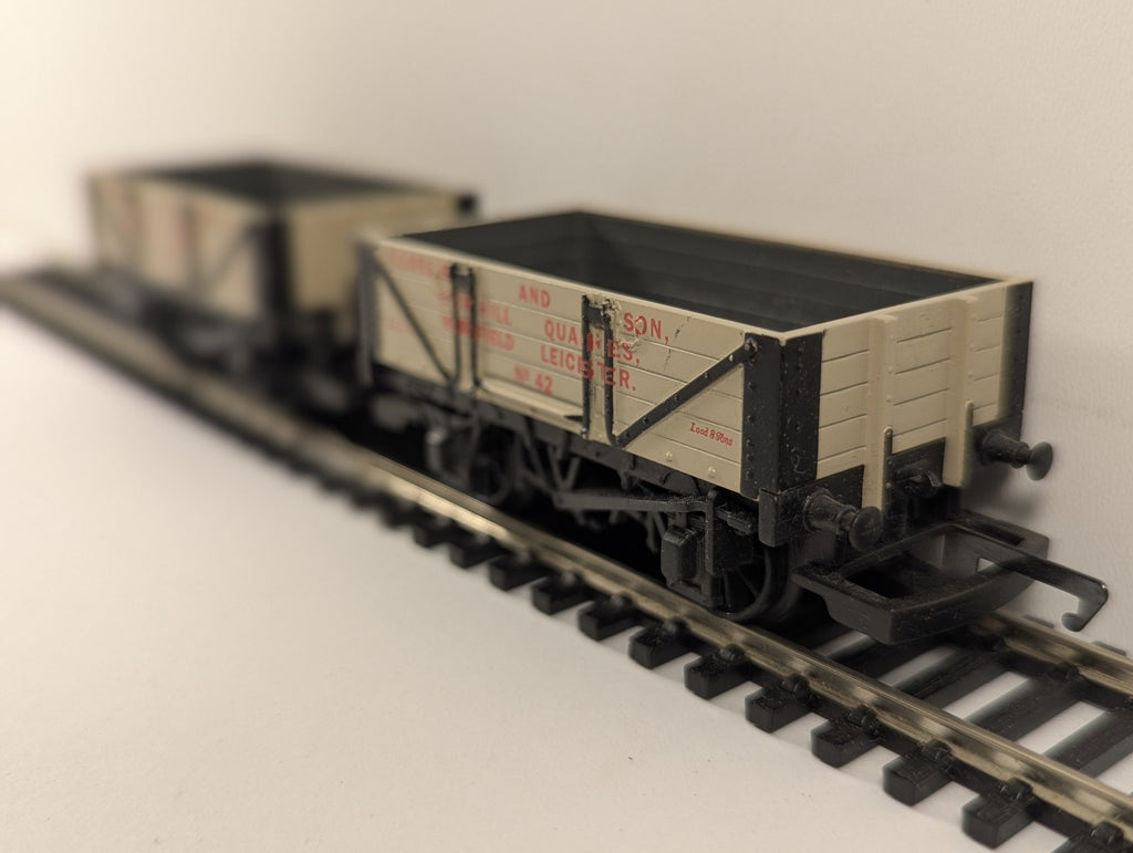 Hornby OO Gauge 5 Plank Wagon Tildesley & Son Cliff Hill Quarries Goods Wagons