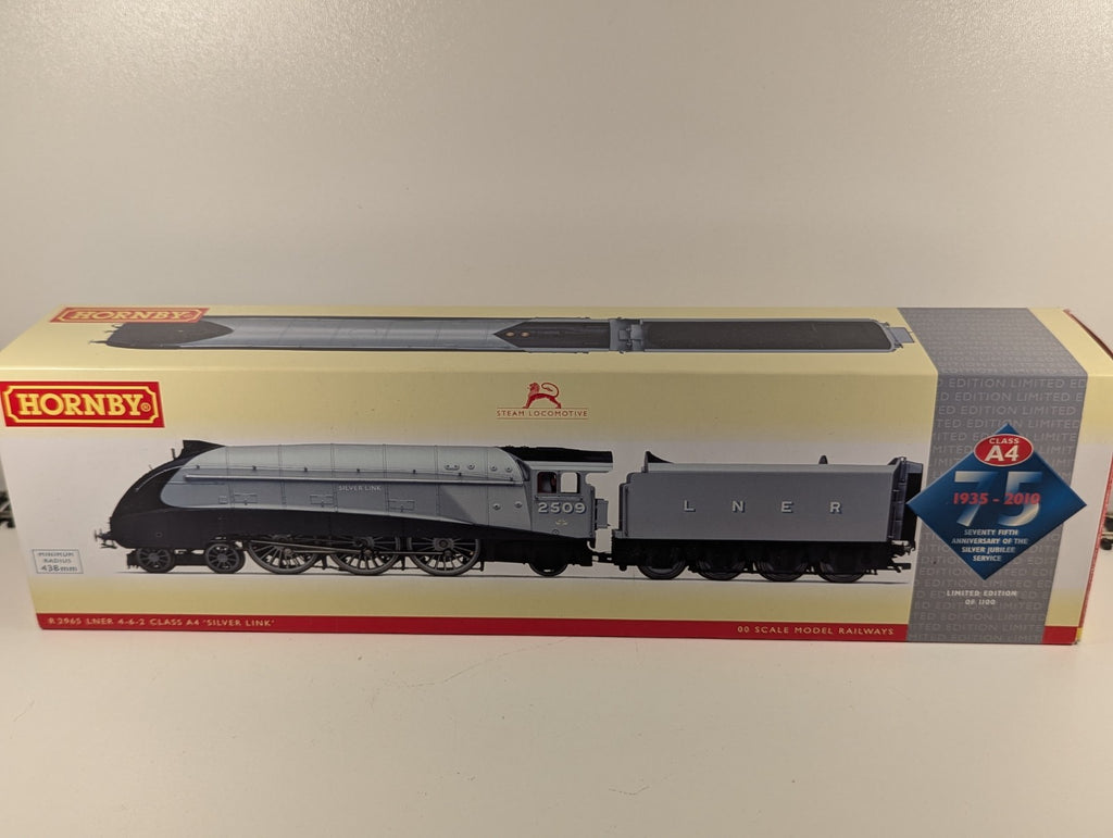 Hornby R2965 Class A4 Locomotive “75th Anniversary of the Silver Jubilee"