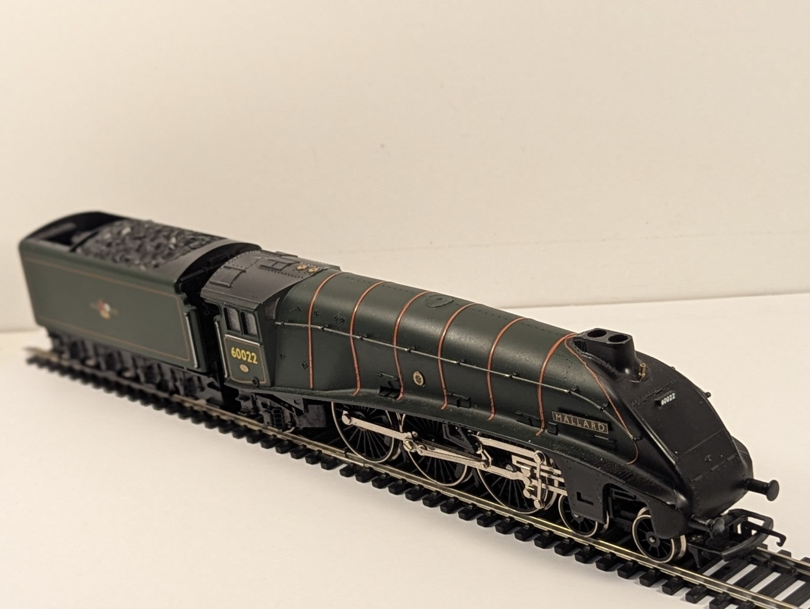 Hornby OO Gauge Class A4 Pacific 'Mallard' Steam Locomotive 60022