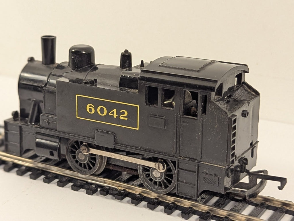 Tri-ang Hornby R755 Continental 0-4-0 Tank Locomotive Black OO Gauge