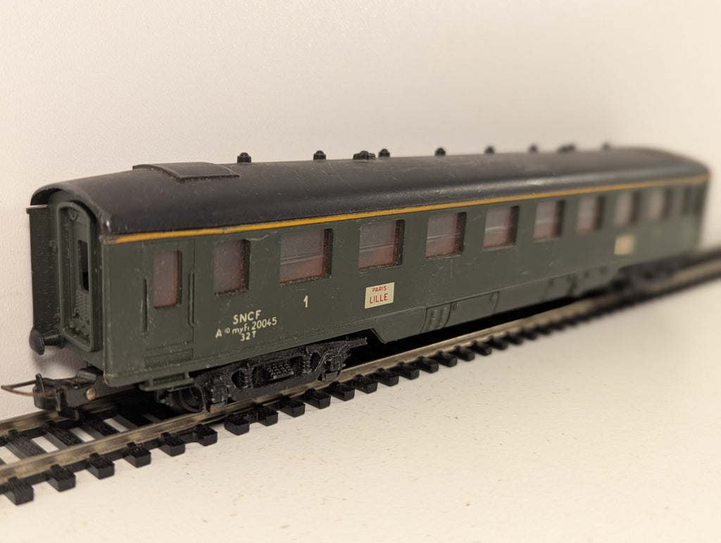 Hornby-Acho HO Gauge SNCF 1st Class Green Passenger Coach