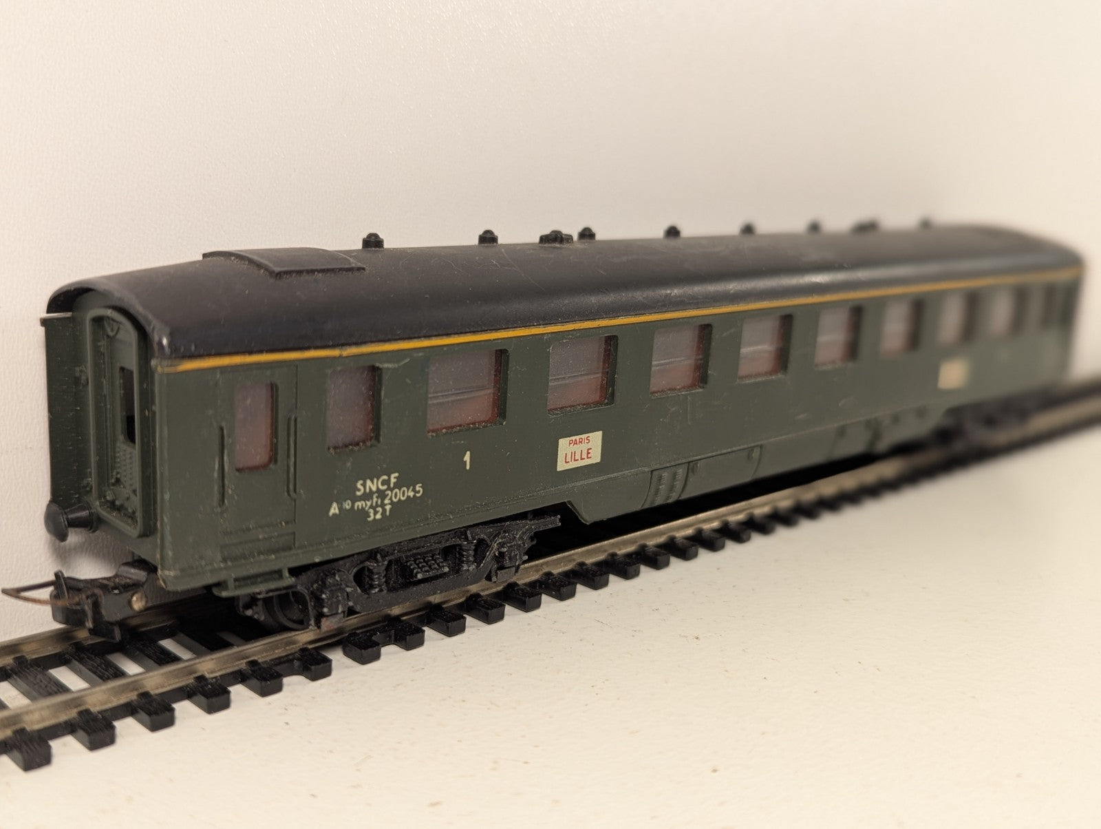 Hornby-Acho HO Gauge SNCF 1st Class Green Passenger Coach
