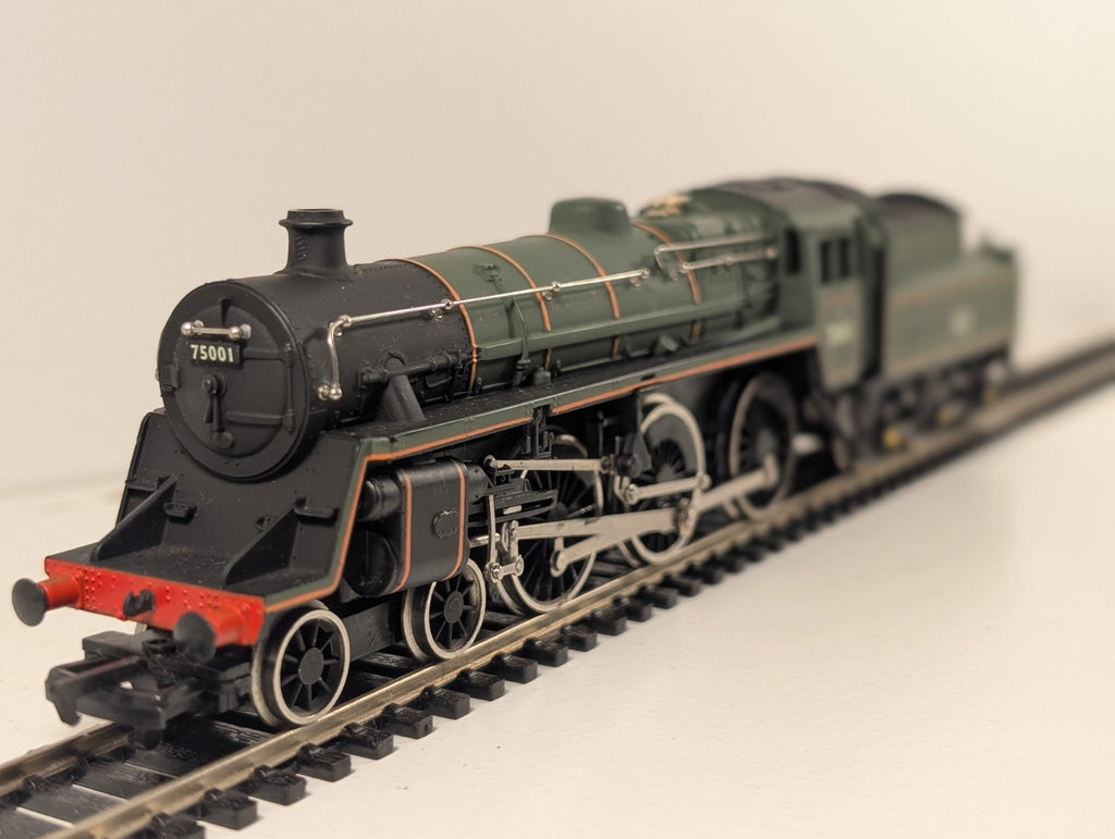 Mainline OO Gauge Standard Class 4 75001 BR Lined Green