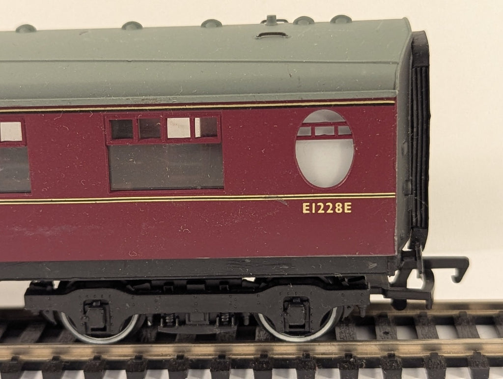 Bachmann Branchline OO Gauge LNER Thompson Brake Composite Coach BR Maroon