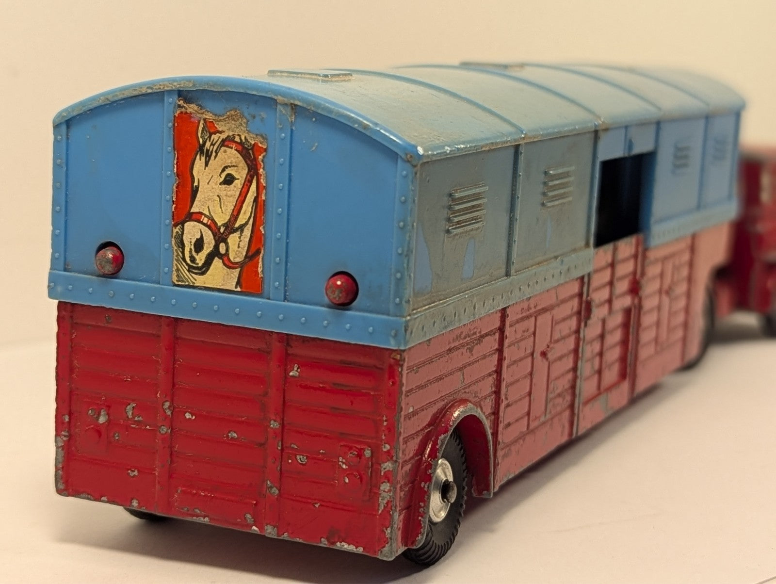 Corgi Major Toys 1130 Chipperfields Circus Tractor & Articulated Horse box