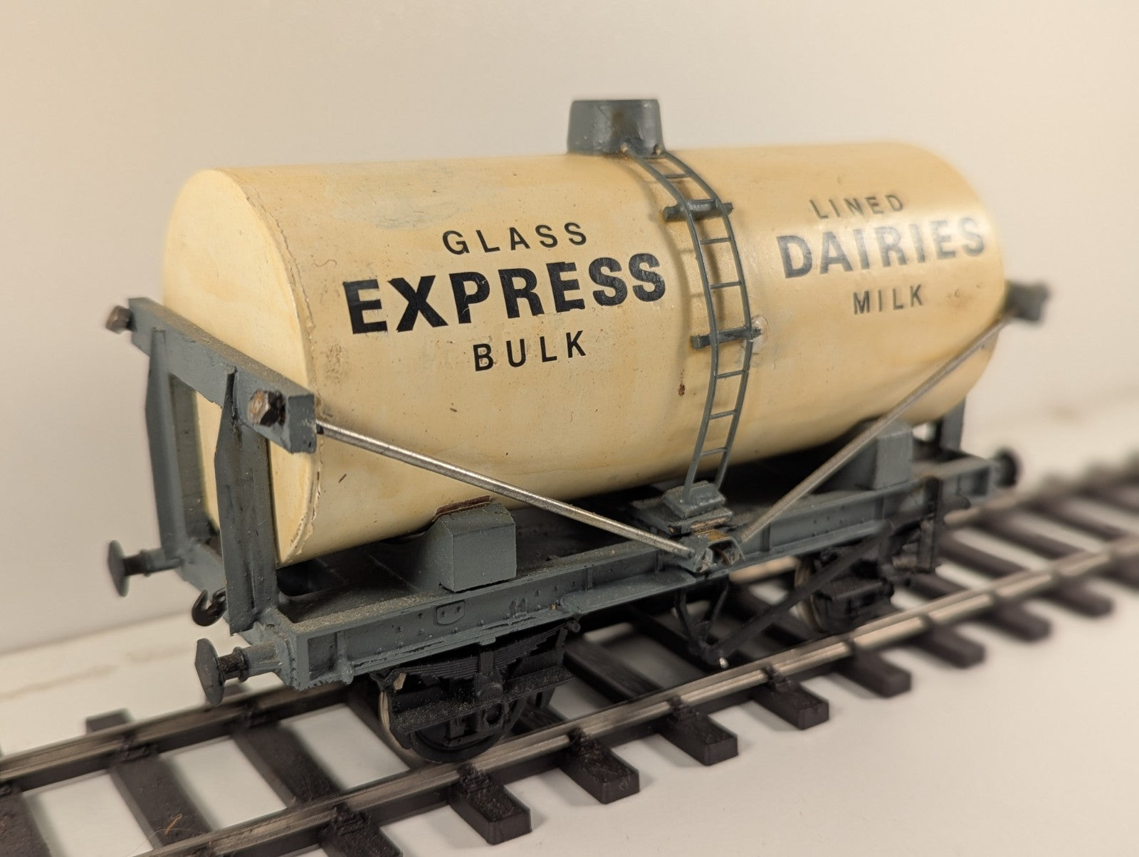 Kitbuilt O Gauge Glass Express Bulk Lined Dairies Milk Tanker