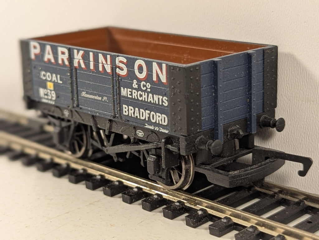 Hornby OO Gauge 7 Plank Open Wagon Parkinson Goods Wagon 39 Parkins
