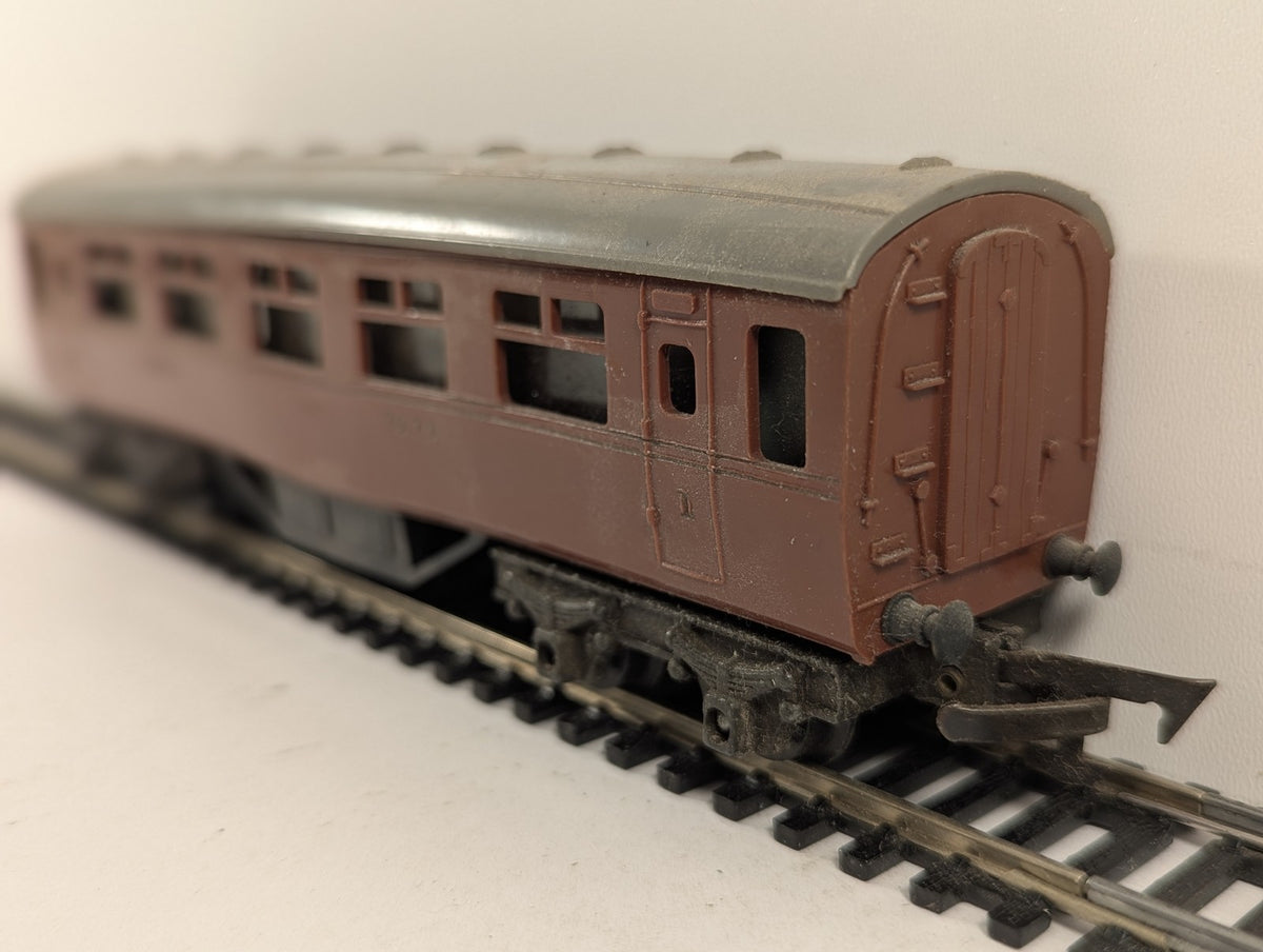 Tri-ang OO Gauge LMS Medium Passenger Coach 7573 LMS Maroon R211