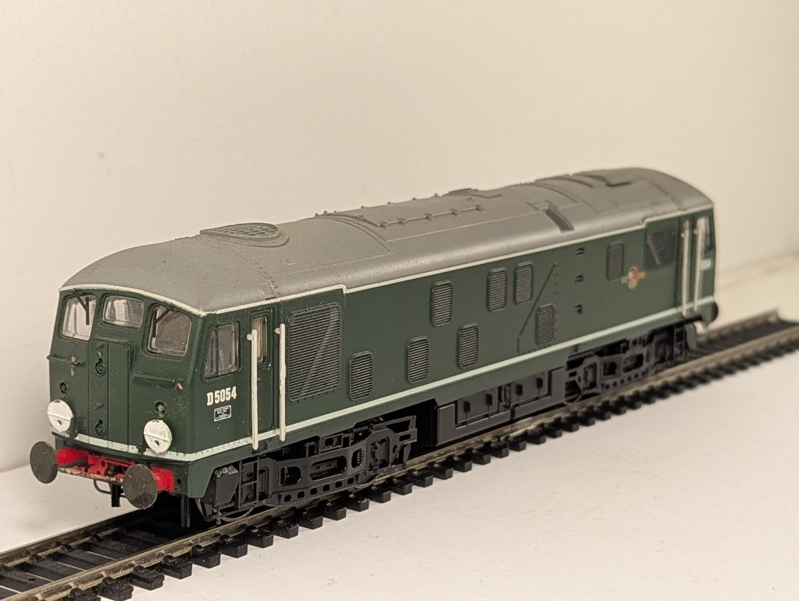 Bachmann OO Gauge Class 24 Locomotive D5054 BR Green 32-326